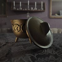 Calderone in ghisa con triplice luna