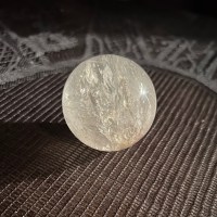 Sfera in quarzo ialino di 5 cm