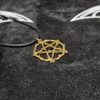 Ciondolo con pentacolo dorato