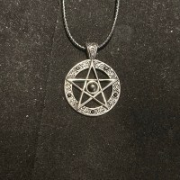 Ciondolo con pentacolo e onice