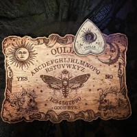 Tavola Ouija decorata